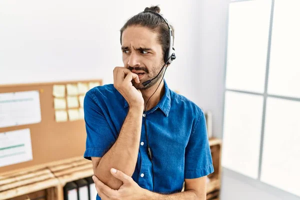 Young Hispanic Man Beard Wearing Call Center Agent Headset Office — Stock Photo, Image