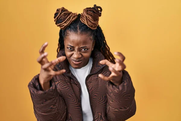 African Woman Braided Hair Standing Yellow Background Shouting Frustrated Rage — ストック写真