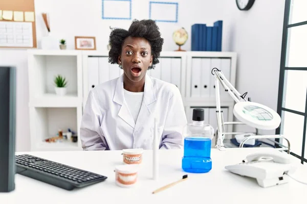 African Dentist Woman Working Medical Clinic Scared Amazed Open Mouth — Photo