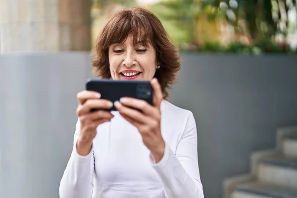 Middle Age Woman Smiling Confident Watching Video Smartphone Street — Photo