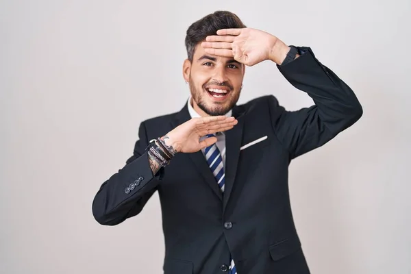 Young Hispanic Man Tattoos Wearing Business Suit Tie Smiling Cheerful — Stock Photo, Image