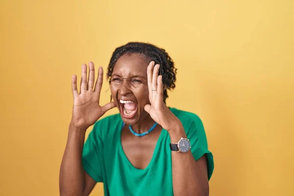 African Woman Dreadlocks Standing Yellow Background Shouting Screaming Loud Side — Fotografia de Stock