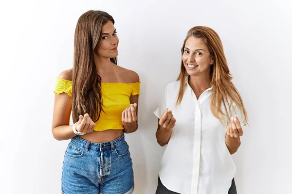 Madre Figlia Insieme Piedi Insieme Sfondo Isolato Facendo Gesto Denaro — Foto Stock