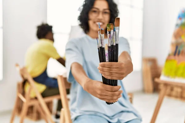 Couple Artiste Afro Américain Souriant Heureux Peinture Atelier Art Femme — Photo