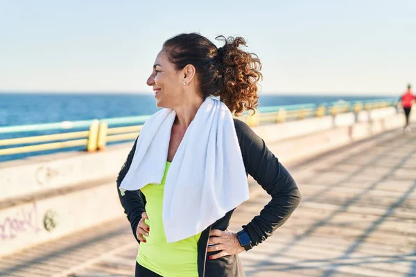 Middle Age Hispanic Woman Working Out Towel Sweat Promenade — Stock Photo, Image