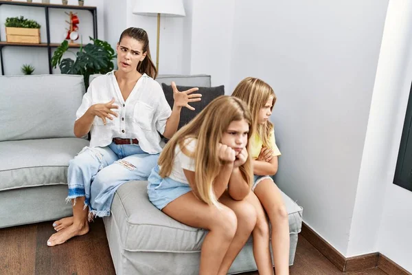 Mother Daughters Angry Sisters Problem Home — Fotografie, imagine de stoc