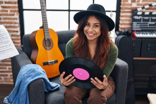 Young Hispanic Woman Musician Holding Vinyl Disc Sitting Sofa Music — Stock Photo, Image