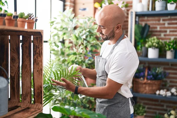 Young Bald Man Florist Using Difusser Working Florist — Fotografia de Stock