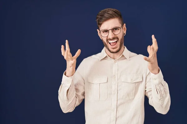 Hispanic Man Beard Standing Blue Background Celebrating Crazy Amazed Success — Fotografia de Stock