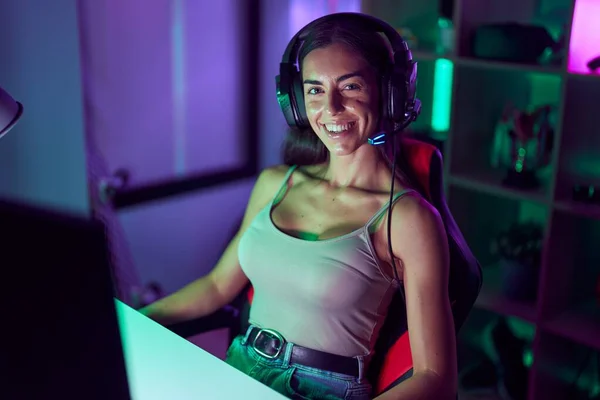 Young Beautiful Hispanic Woman Streamer Playing Video Game Using Computer — Stok fotoğraf