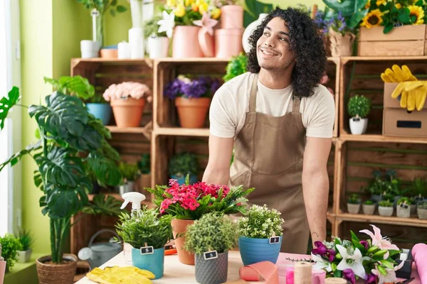 Jovem Florista Homem Latino Sorrindo Confiante Loja Flores — Fotografia de Stock