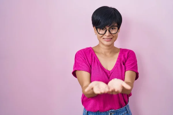 Young Asian Woman Short Hair Standing Pink Background Smiling Hands — Stockfoto