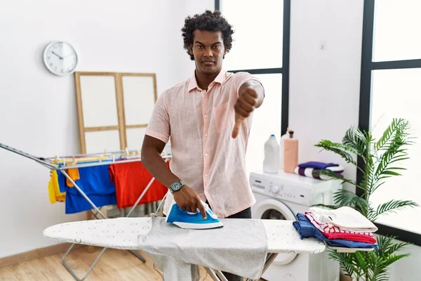African Man Curly Hair Ironing Clothes Home Looking Unhappy Angry — Foto de Stock