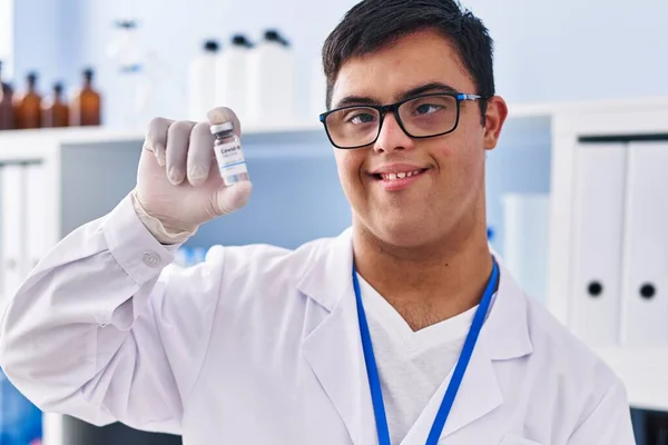 Syndroom Van Man Draagt Wetenschapper Uniform Met Covid Vaccindosis Het — Stockfoto