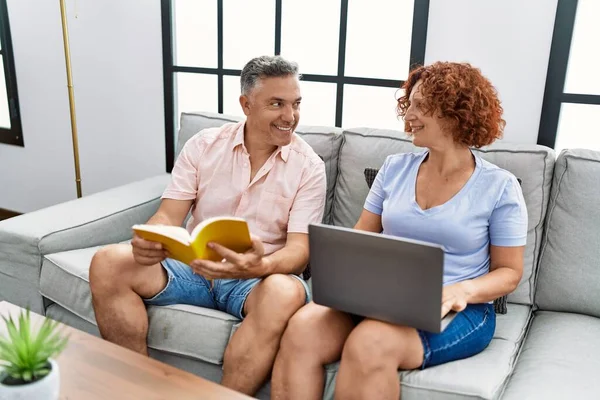 Middle Age Man Woman Couple Using Laptop Reading Book Sitting — Stock Photo, Image