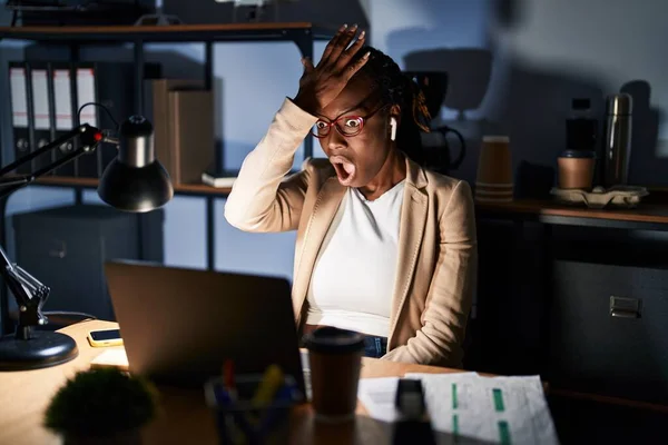 Beautiful Black Woman Working Office Night Surprised Hand Head Mistake — Stock Photo, Image