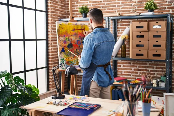 Young Hispanic Man Looking Draw Standing Art Studio — Stock Photo, Image