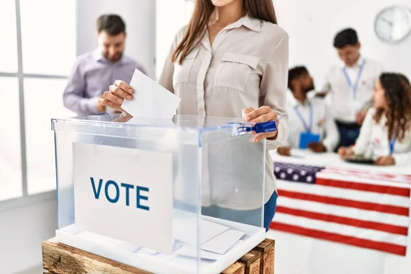 American Voter Woman Putting Vote Ballot Standing Vote Center — Stock Photo, Image