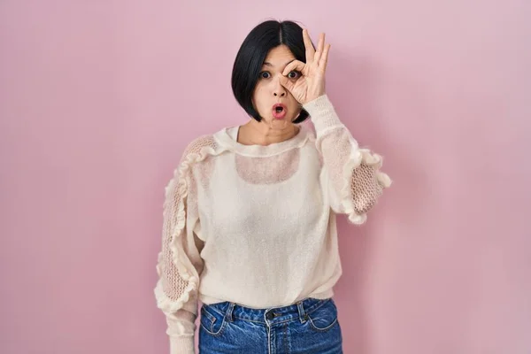Young Asian Woman Standing Pink Background Doing Gesture Shocked Surprised — ストック写真
