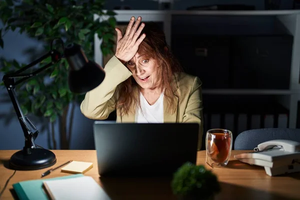 Middle Age Hispanic Woman Working Using Computer Laptop Night Surprised — Stockfoto