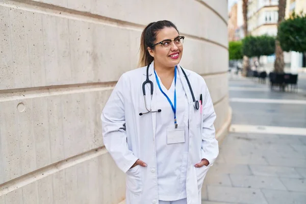 Young Beautiful Size Woman Doctor Smiling Confident Standing Hospital — Stok fotoğraf