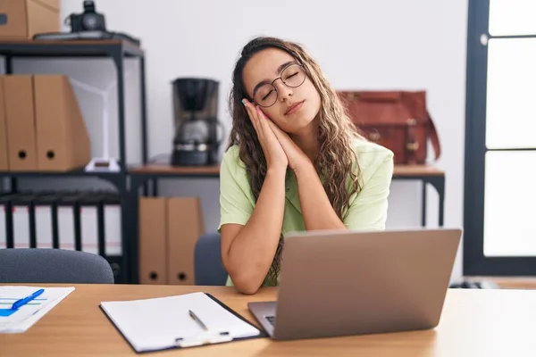 ⬇ Скачать Картинки Уставшая Девушка Офис, Стоковые Фото Уставшая.