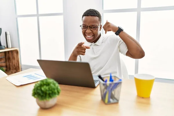 Young African Man Working Office Using Computer Laptop Smiling Doing — Φωτογραφία Αρχείου