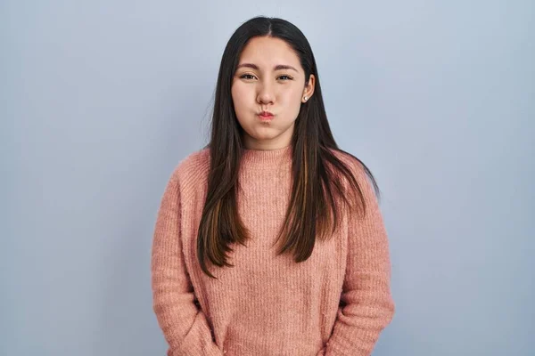 Young Latin Woman Standing Blue Background Puffing Cheeks Funny Face — ストック写真