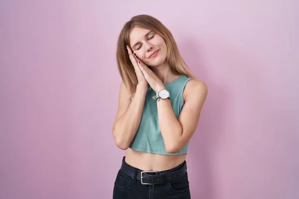 Blonde Caucasian Woman Standing Pink Background Sleeping Tired Dreaming Posing — Stock Photo, Image