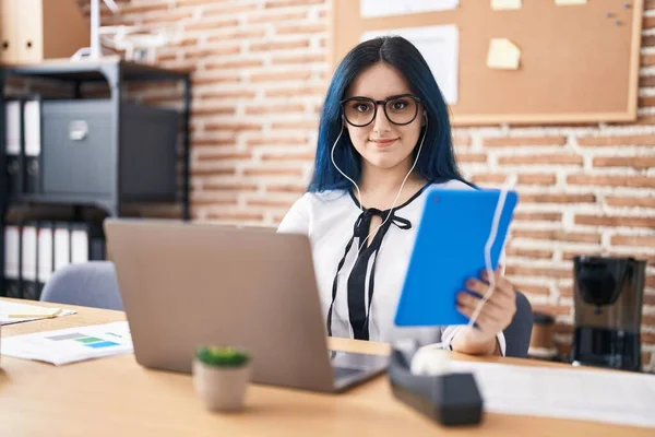 Young Caucasian Woman Business Worker Using Laptop Touchpad Working Office — Stok fotoğraf