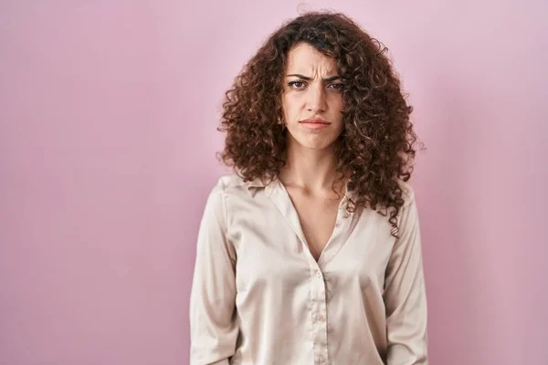 Hispanic Woman Curly Hair Standing Pink Background Skeptic Nervous Frowning — Stok fotoğraf