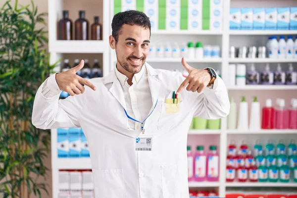 Handsome Hispanic Man Working Pharmacy Drugstore Looking Confident Smile Face — Zdjęcie stockowe