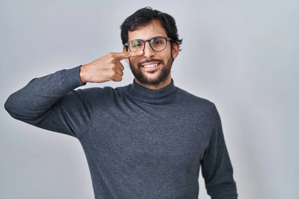 Handsome Latin Man Standing Isolated Background Pointing Hand Finger Face — Stockfoto