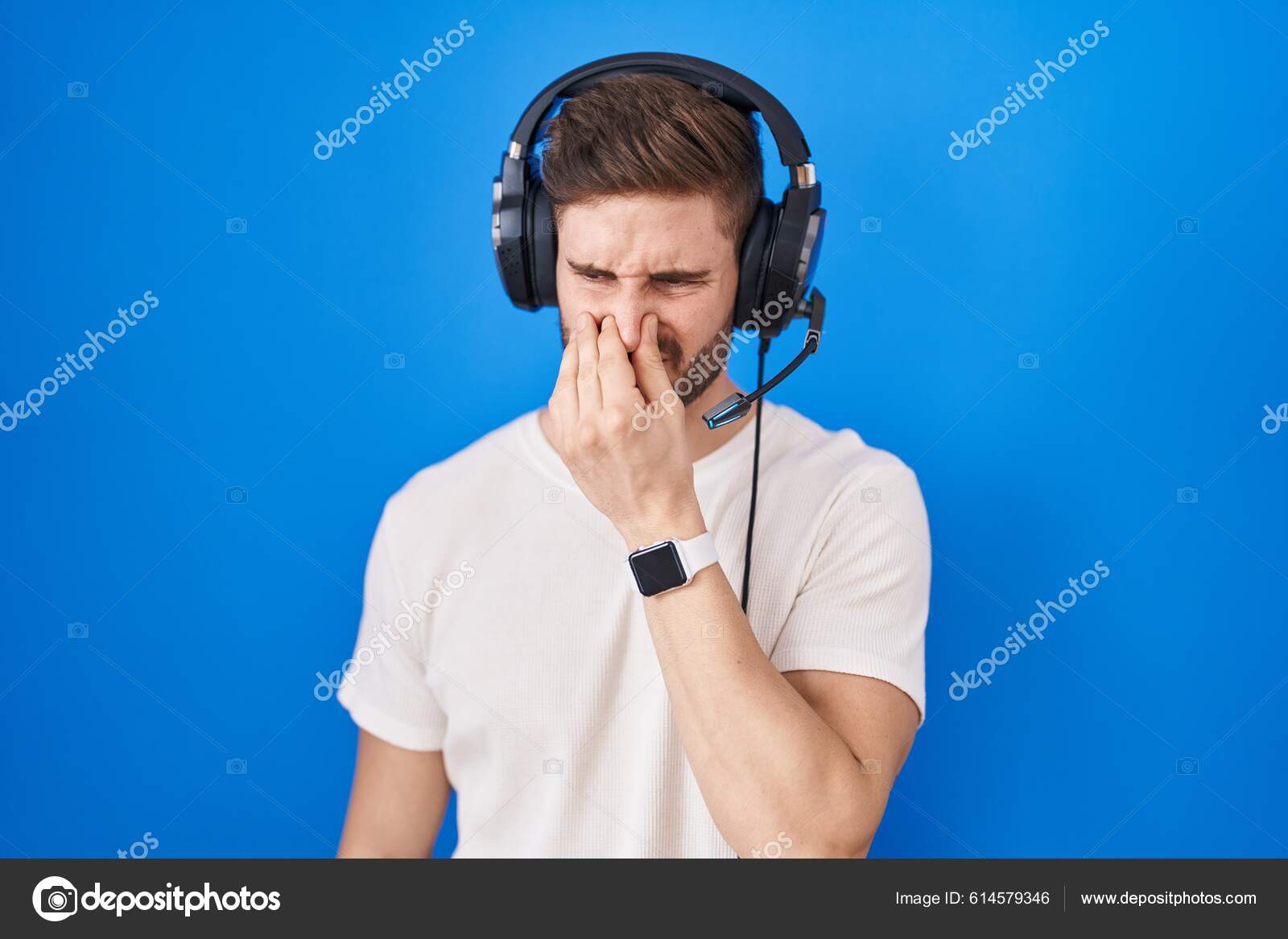 Hispanic Man Beard Listening Music Wearing Headphones Smelling Something  Stinky — Stock Photo © Krakenimages.com #614579346, image size:1600x1167