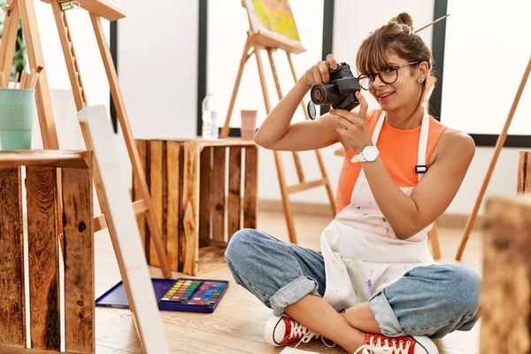 Mujer Hispana Joven Hacer Dibujo Para Dibujar Estudio Arte — Foto de Stock