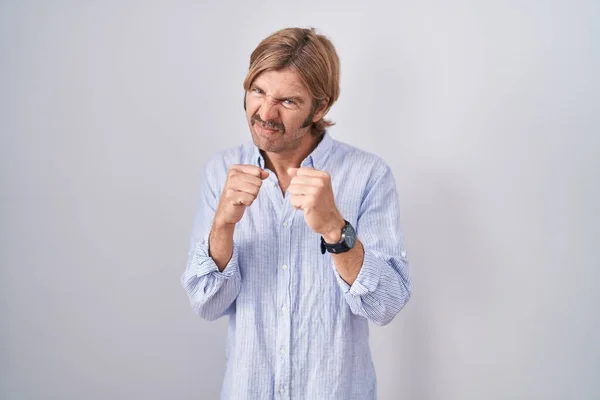 Caucasian Man Mustache Standing White Background Ready Fight Fist Defense — Stock Photo, Image