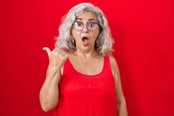 Middle Age Woman Grey Hair Standing Red Background Surprised Pointing — Stock Photo, Image
