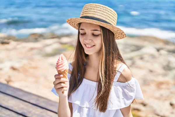 Adorable Girl Tourist Smiling Confident Eating Ice Cream Seaside — ストック写真