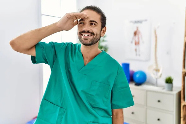 Young Physiotherapist Working Pain Recovery Clinic Very Happy Smiling Looking — Stok fotoğraf