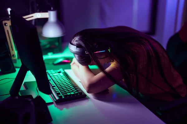 Chinese Woman Streamer Stressed Using Computer Gaming Room — Stock Photo, Image