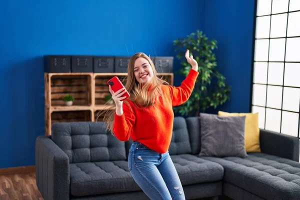 Young Blonde Woman Smiling Confident Make Selfie Smartphone Home — Foto de Stock