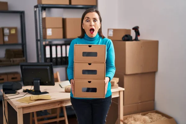 Mujer Hispana Mediana Edad Que Trabaja Comercio Electrónico Pequeñas Empresas —  Fotos de Stock