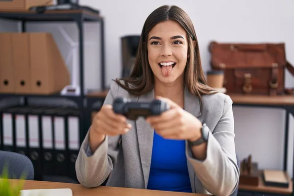 Hispanic Woman Working Office Playing Video Games Sticking Tongue Out — Stock Photo, Image