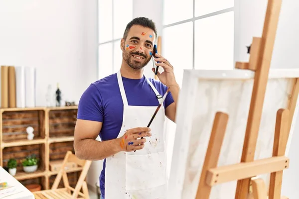 Young Hispanic Man Smiling Confident Talking Smartphone Drawing Art Studio — Zdjęcie stockowe
