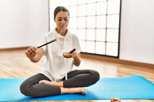 Young Hispanic Woman Training Yoga Holding Incense Sport Center — Stock Photo, Image