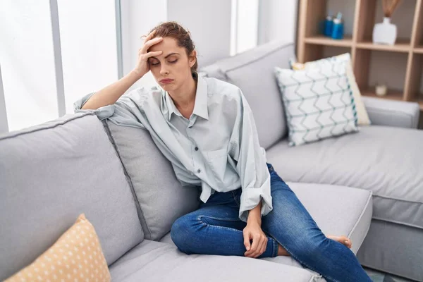 Young Woman Stressed Sitting Sofa Home — 스톡 사진