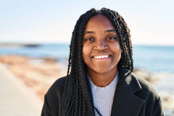 African American Woman Smiling Confident Standing Seaside — Zdjęcie stockowe