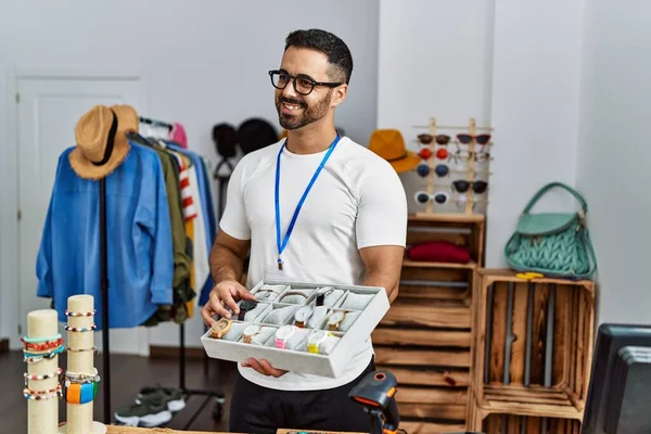 Young Hispanic Man Shopkeeper Showing Watch Working Clothing Store — Fotografia de Stock