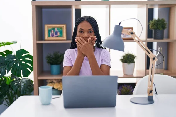 African American Woman Braids Using Laptop Home Shocked Covering Mouth — Stock Photo, Image