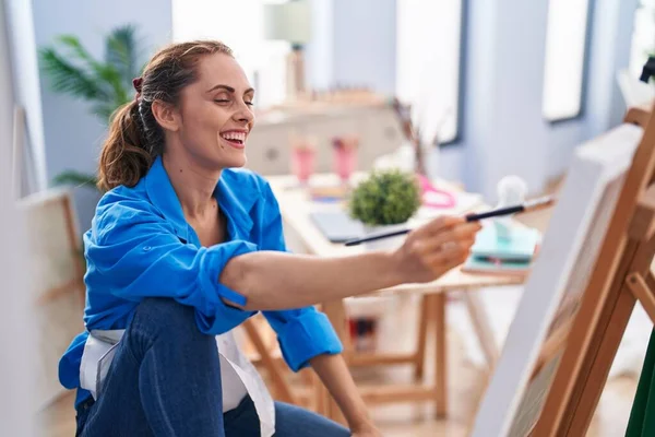 Young Woman Artist Smiling Confident Drawing Art Studio — стоковое фото
